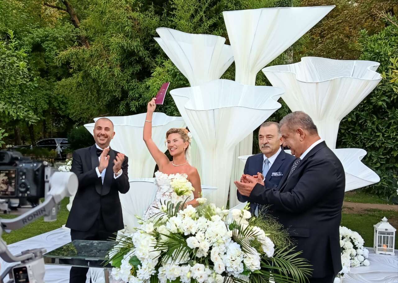 Marmaris’te Görkemli Düğün: Ömrüm Varlık ve Tuğçe Merzifonlu Dünyaevine Girdi 3